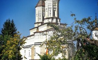 Mănăstirea Sfinţii „Trei Ierarhi”, unicat al arhitecturii româneşti